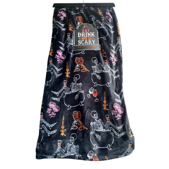 Eat Drink and Be Scary Halloween Skeleton Throw Blanket 60x70 Black Cozy Soft - Picture 1 of 4
